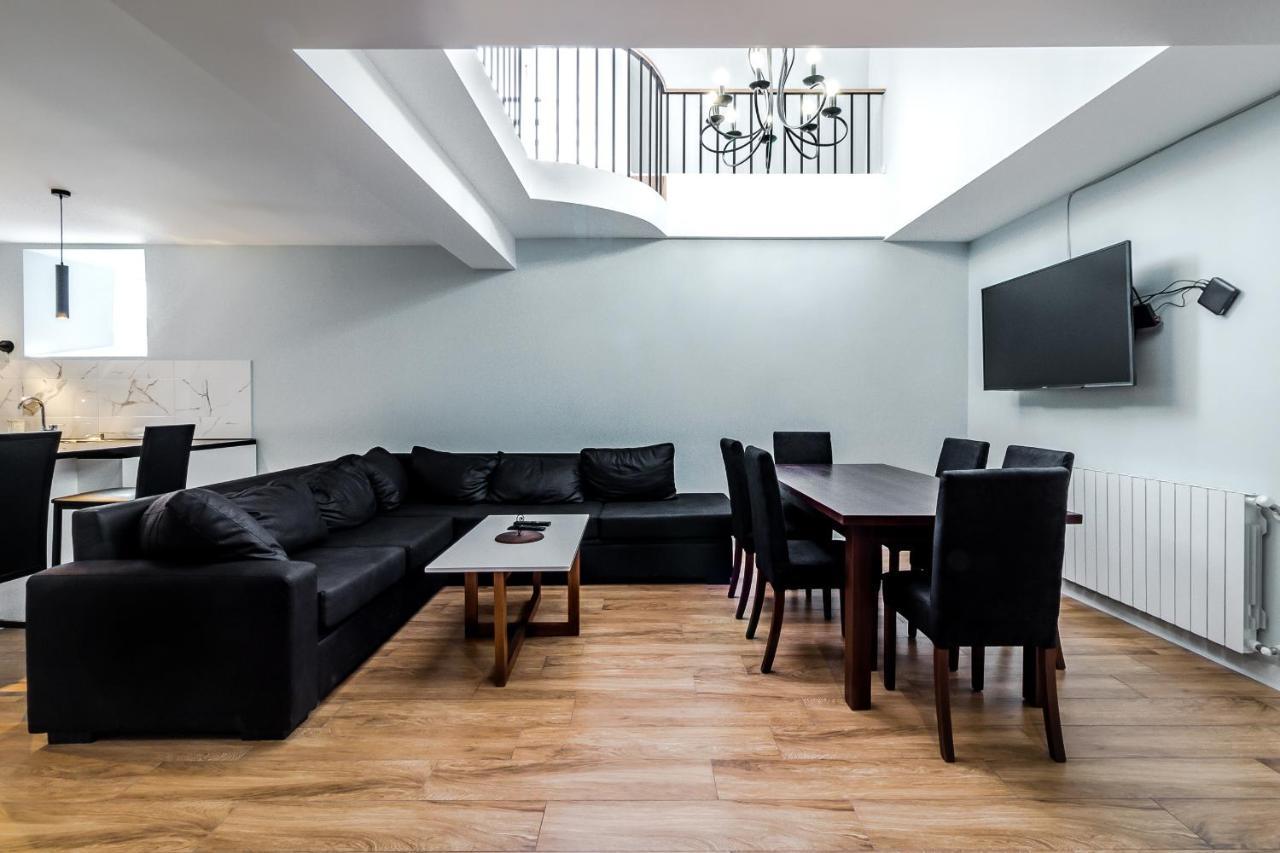 Modern Apartment In Old ティビリシ エクステリア 写真